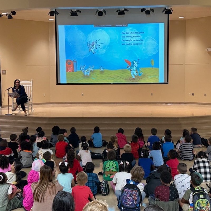 Carolyn reading to group of students